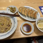 ぎょうざの満洲 - 料理写真: