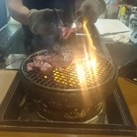 焼肉屋かねちゃん - 切られる牛ワラジ