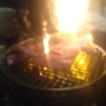 焼肉屋かねちゃん - 燃え盛る網