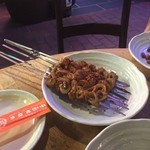 中国茶房8 青山店 - 豚腸の串焼き