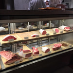 小石川 中勢以 - 各部位で特徴があるので迷っちゃいます
      今回は霜降り2種赤身2種