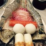 天喜迷你火鍋 - 海鮮火鍋の具アップ