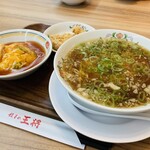 餃子の王将 - 料理写真:Bランチ790円(かけ醤油ラーメン、ランチ天津飯、鶏の唐揚げ2個)