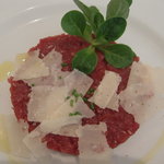 Ostu - 岩手産短角牛のタルタルチーズ添え