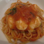 Ostu - 水牛のモッツアレラ入りトマトソースバベッティーニ