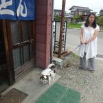 にし川 - 強面のにし川店主と隣のターコちゃんと愛犬のチョッピー