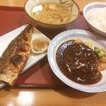 梅ヶ枝食堂 - 鯖の塩焼きとハンバーグ