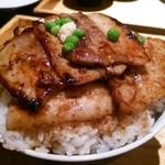 小樽食堂 - 蓋を開けるとこんな感じ