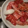 焼肉酒房燔家 - 料理写真:ももとカルビ盛り合わせ150g