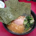 ラーメン 杉田家 - 並ラーメン 少し薄め＋ライス