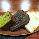 三軒茶屋一丁目食堂 - 自家製パン
　フォカッチャ
　黒ごまのブリオッシュ
　抹茶と金時のブリオッシュ