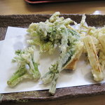 芭蕉庵 - 山菜の天ぷら