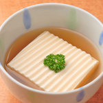 Ajigyouza Semmon Ten Ajibugyou - 自家製スープの中に餃子の具と豆腐を浮かべてみました。