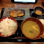 炭火焼干物定食 しんぱち食堂 - 料理写真:良い感じ。。