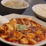 旭酒楼 - 麻婆豆腐に御飯で〆に。スープがついてきます