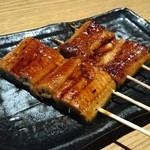 Aburiya - うなぎの蒲焼串はたっぷり山椒をかけて