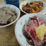 肉のまえかわ - 牛タタキ（ニンニク）チャーシー、カレコロ