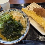 丸亀製麺 - 料理写真:かけうどん並、いか天、いなり