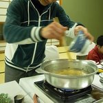 京都 ネーゼ - 2010/1月【番外編】：あろうことか「マイ卵」持参でカニ雑炊を作る某シェフ