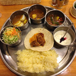 タージマハール - ターリー(辛口、中辛、甘口の三種盛り)