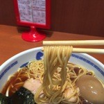 たけちゃんにぼしらーめん - 麺アップ