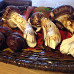 比良山荘 - 部屋に松茸が運ばれただけで、香りに包まれます。栗も大きい‼︎