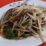 北京料理 東興樓 - ・ガツとモヤシ炒め  900円くらい？