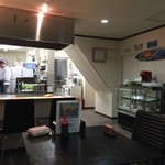 おかげ - テーブル席とカウンター席ございます。