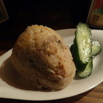河内カルメン - 拳めし。かやくご飯のおむすび。目の前でみっちゃんが握ってくれます。