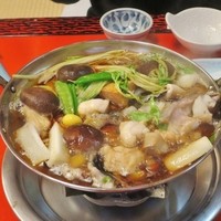 いせ源 - 煮立った醤油味のあんこう鍋