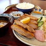 Shoujiki Tei - 味、量ともに満足。
                        ごちそうさまでした。
                        
                        ヒレカツ定食950円