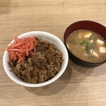 松屋 - 料理写真:牛めし（豚汁変更）670円