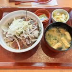 なか卯 - 料理写真:柚子オニオン藁焼き鰹たたき丼+みそ汁&京風つけものセット