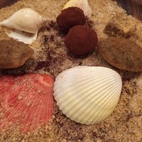 ラトラス - 最後に出された小菓子。（デザート撮影は失念）