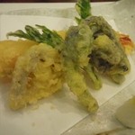 京料理夢懐石 谷ぐち - 海老・こごみ・よもぎ・わらび・蓮根の天ぷら