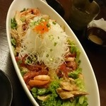 やっちゃば.こお  - 海鮮サラダ 二人前 刺し身がめちゃくちゃ入ってるのに安いしボリュームがあり、オススメ。