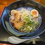 にんにくたまごラーメン - 料理写真:プレミアム黒にんたま