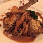 レプレ - 仔羊背肉のロースト・風味豊かな香草ソースを添えて　1,690円