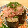 立喰い寿司 魚椿 - ねぎとろ巻き 倍盛り (税込)440円 ※拡大 (2026.10.15)