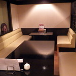 円山ダイニング - 奥のソファー席はパーティーに使えそうです