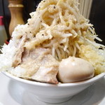 らーめん大 - 塩ラーメン（７８０円）・・・タマネギと味玉はデフォルトで付く。