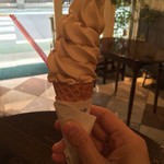 ジェラテリア アクオリーナ - アールグレイのソフト（580円）