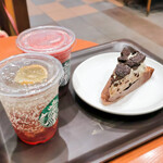 スターバックス・コーヒー - 料理写真:チラックスソーダ 巨峰、芳醇 巨峰フローズンティー、クッキー&クリームチーズケーキ