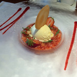 Kaeriyama - デザートは苺のスープ仕立てにアイスクリームを添えて