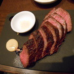 うしごろバンビーナ・カルボーネ - ロックステーキ（その後）。中々焼けないので、奥で焼いて来てくれました（汗）。＾p＾ ちなみに追加注文はできないようです。