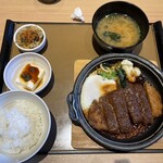 やよい軒 - 料理写真:味噌かつ煮定食990円