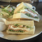 エッセンス - サーモンとチーズのサンドセット　￥９５０　（ドリンクをつけると￥１００ｏｆｆ）　２０１５．６．５