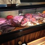 江戸っ子 - 2015.6.6　店舗カウンター陳列ケース　取れたての鮮魚が揃っています。