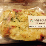 セブンイレブン - 料理写真:チーズ&オニオンブレッド@140円