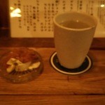 もぐらや - 日替わり地酒（菊乃井）、塩辛チーズ